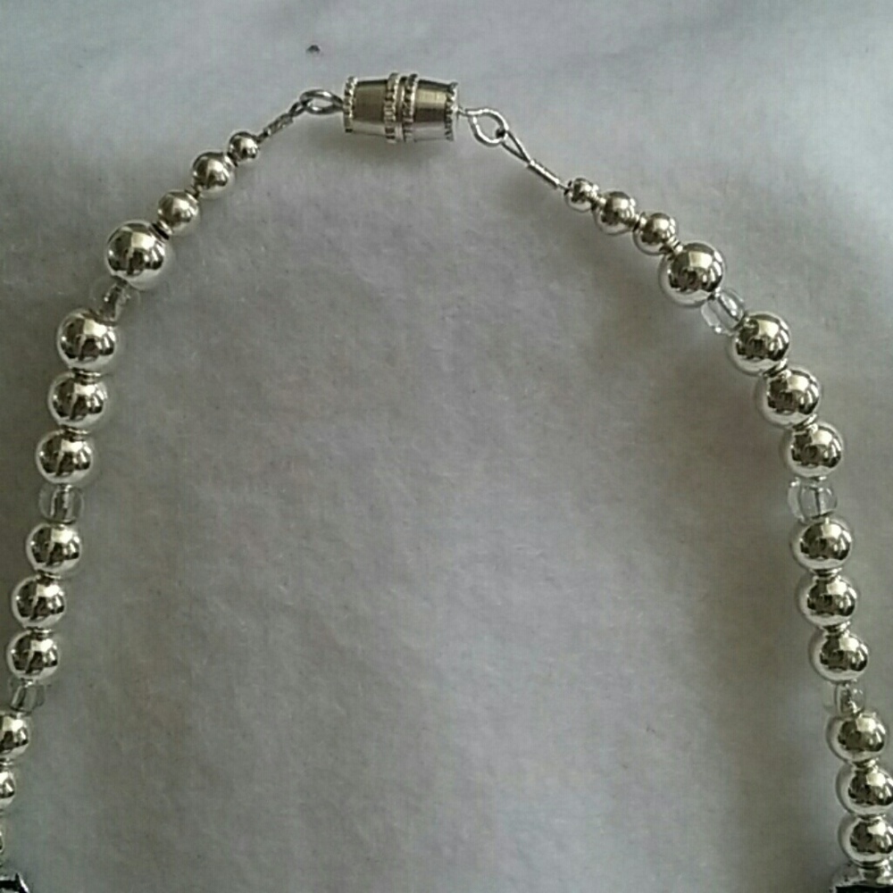 Angel and roses white & silver beaded necklace - Picture 2 of 3